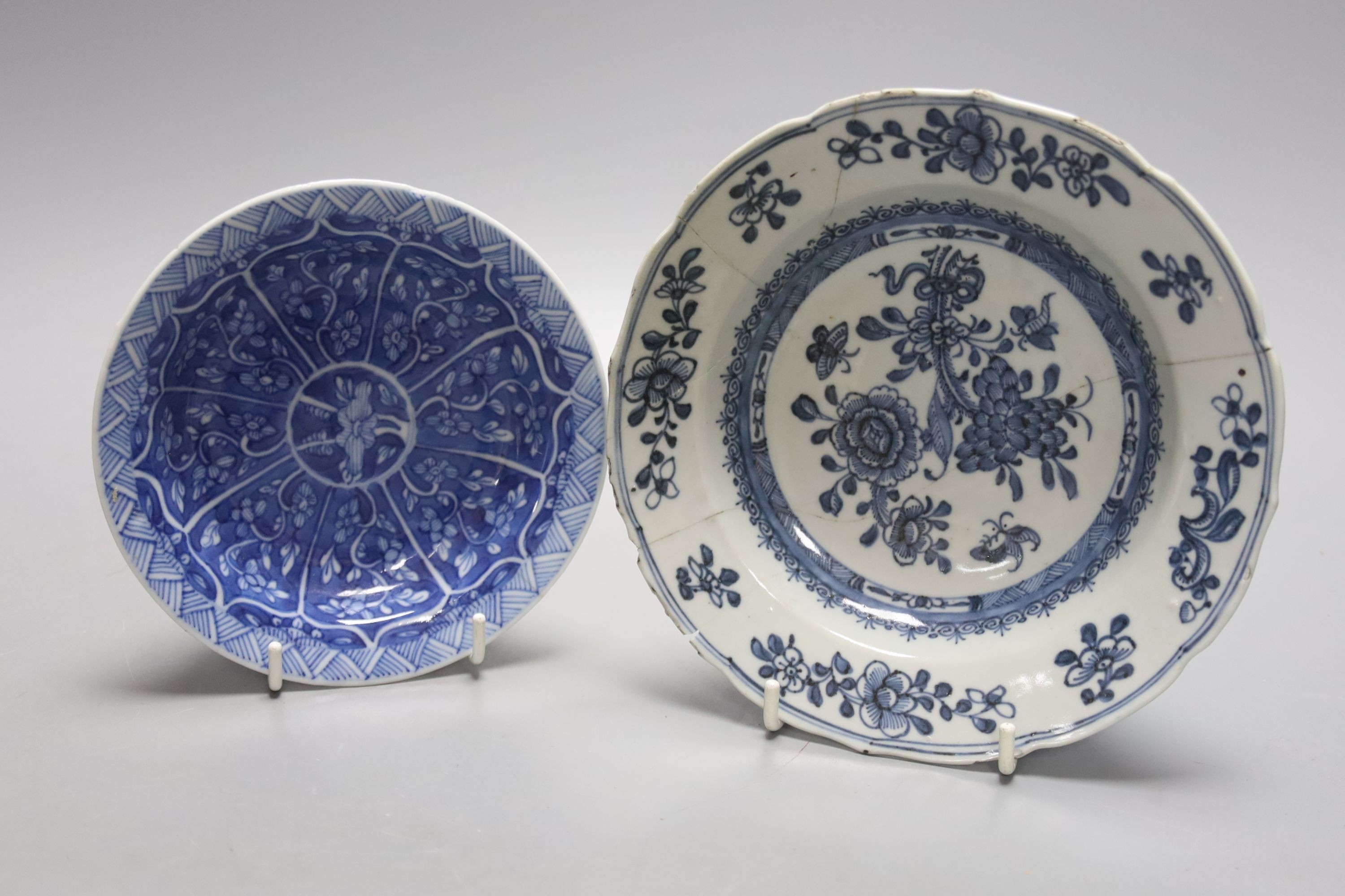 Two 18th century Chinese dishes and a bowl (3) 16.5cm